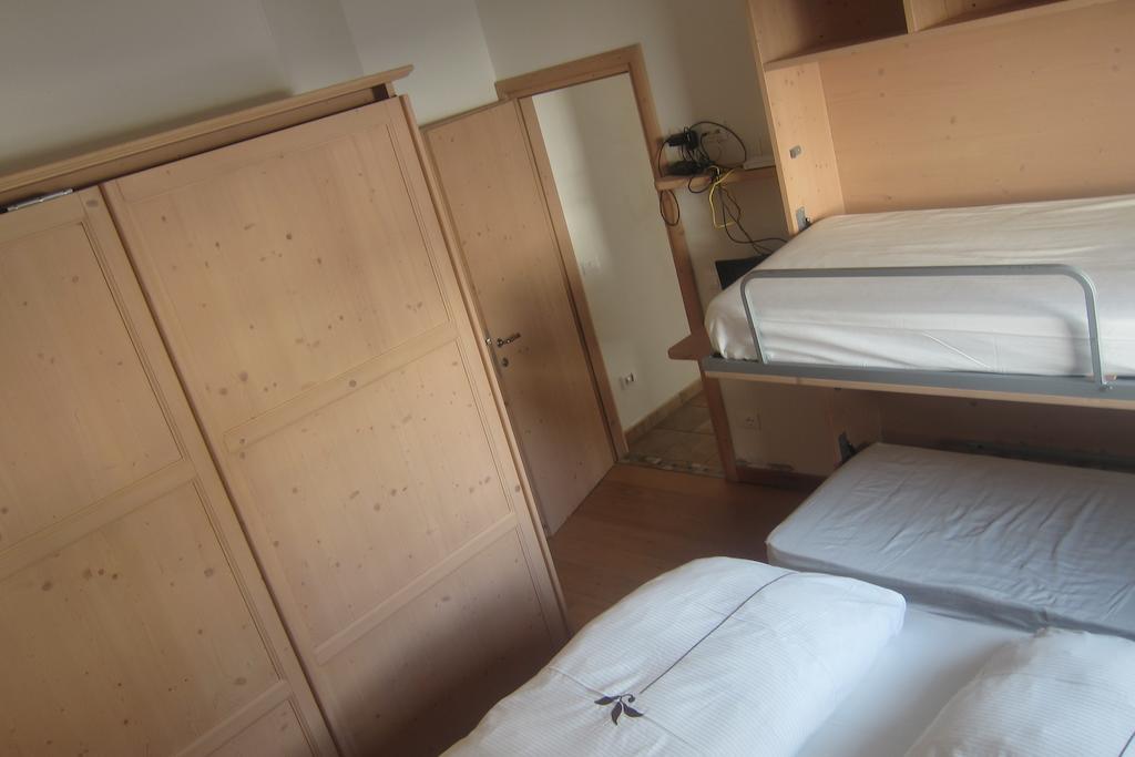 Chalet Rin Da Pemont Livigno Habitación foto
